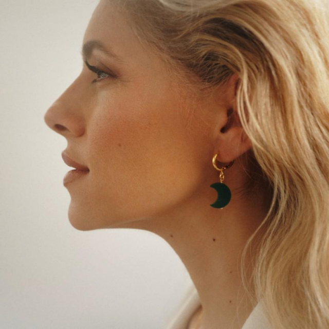 Fotografije: Franjo Matković i Senja Vild
Make-up: Sonja Pašalić
Kosa: Mijo Majhen
 