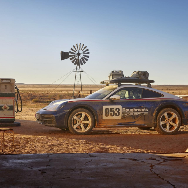 2023. Porsche 911 Dakar