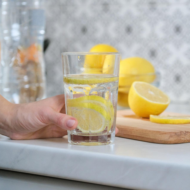 Vitamin C nalazi se u citrusima i njihovim sokovima