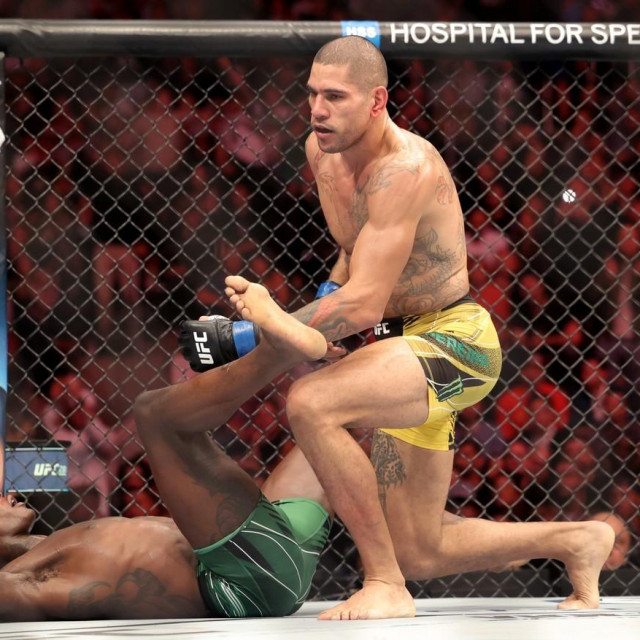 Israel Adesanya (desno) i Alex Pereira