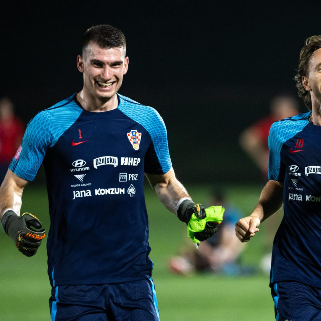 Dominik Livaković i Luka Modrić