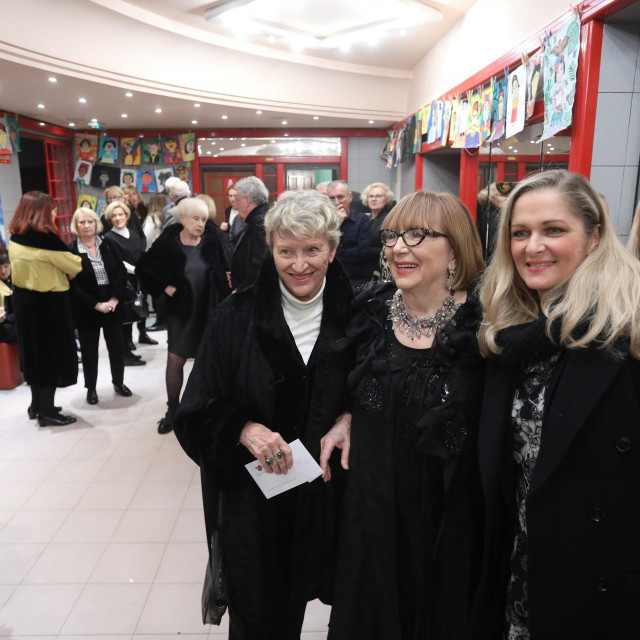 Tihana Škrinjarić, Marija Sekelez i Ivona Perkov
 