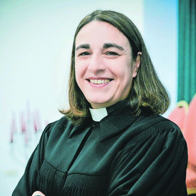 Svećenica Melanie Ivančević, protestantska pastorica, majka, feministica