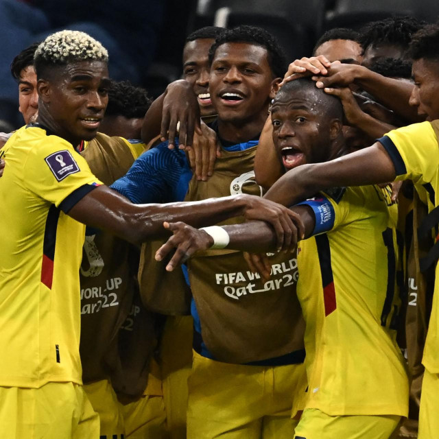 Enner Valencia sa suigračima slavi pogodak