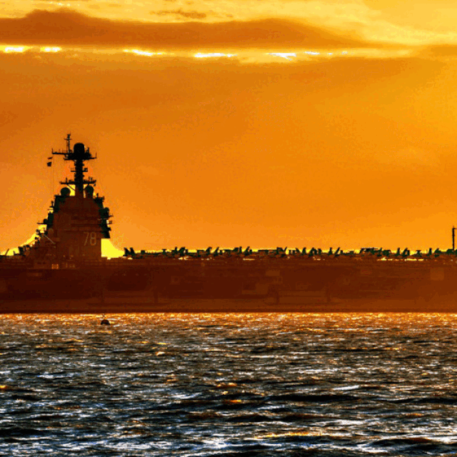 USS Gerald R. Ford; Dassault Rafale M polijeće s palube nosača aviona Charles de Gaulle; USS George H. W. Bush (CVN 77); Borbeni avion F-35B slijeće na talijanski nosač aviona ITS Cavour; HMS Queen Elizabeth