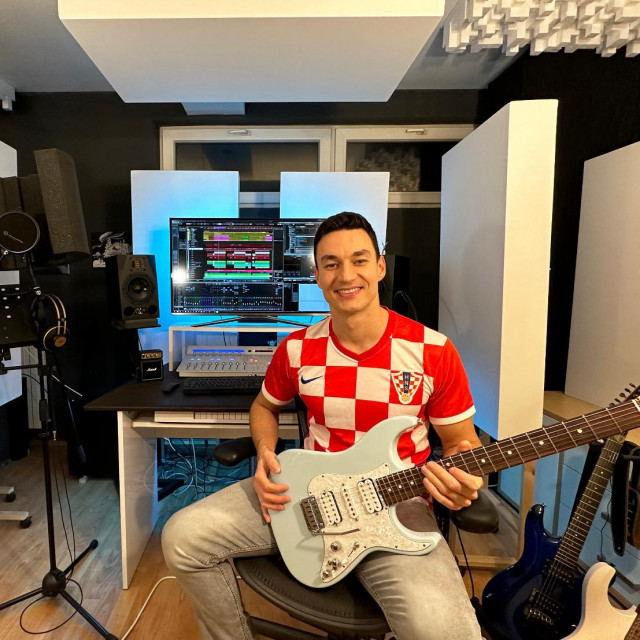 Ivan Zečić, umjetničkog imena ZETZ