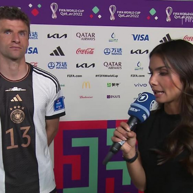 Thomas Müller i Lea Wagner nakon utakmice Njemačke i Japana