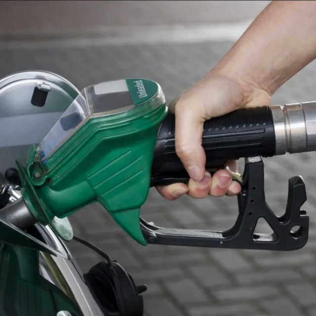 Točenje goriva (ilustracija)