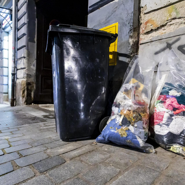 Knte za smeće u centru