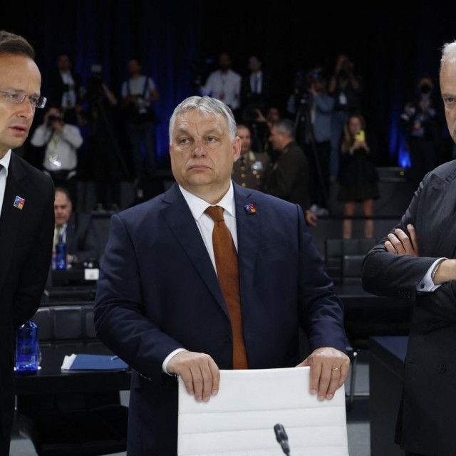 S lijeva: Mađarski šef diplomacije Peter Szijjarto, premijer Viktor Orban i ministar obrane Kristof Szalay-Bobrovniczky/Arhivska fotografija