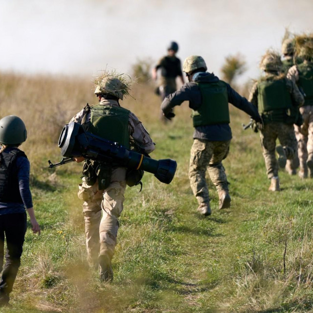 Ilustracija: Ukrajinski vojnici na obuci u Velikoj Britaniji