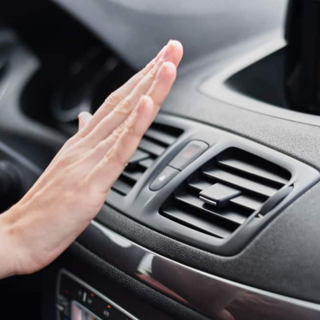 Grijanje u automobilu (ilustracija)