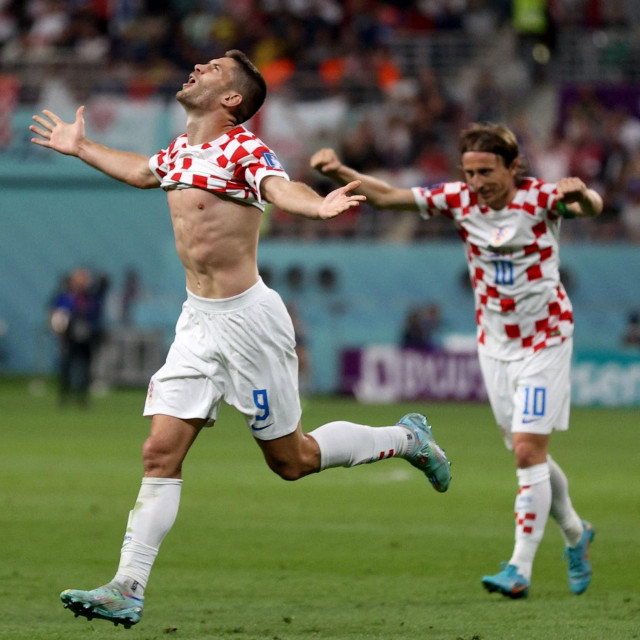Kramaric i Modrić slave treći gol