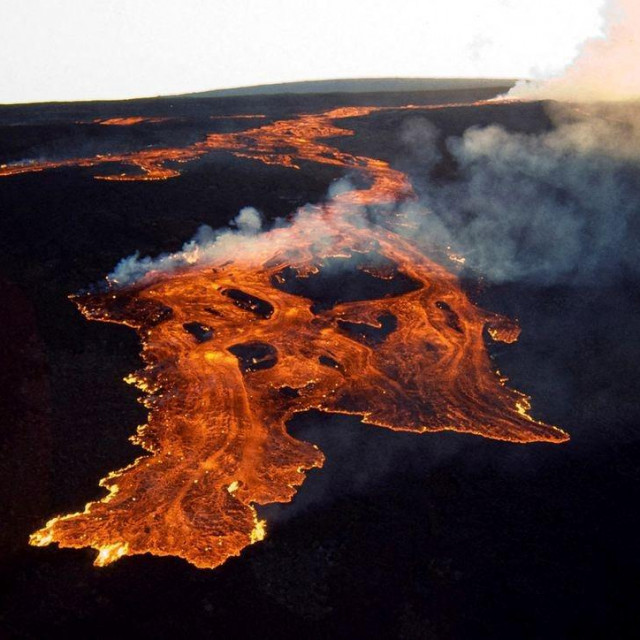 Lava na vrhu kaldere Mauna Loa na Havajima
