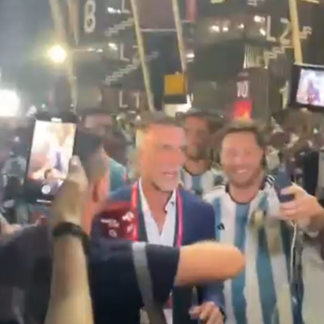 Navijači su okružili legendarnog Batistutu