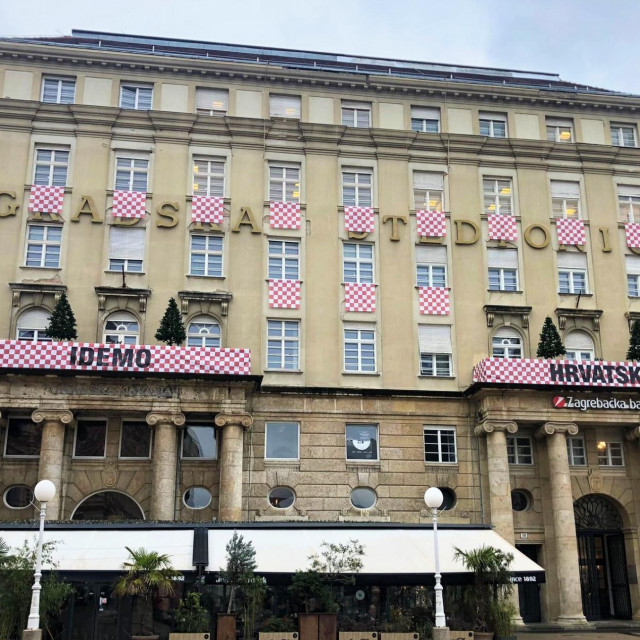 Zagrebačka banka na Trgu bana jelačića u Zagrebu