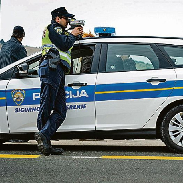 Javni i državni službenici dosad su za nedjelju bili plaćeni 35 posto više