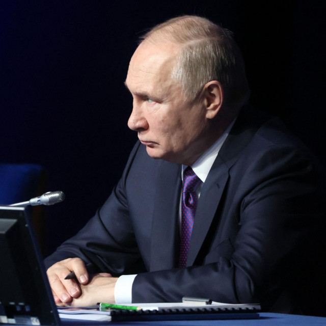 Iako Putin preko državnih medija i drugih kanala rat u Ukrajini nastoji prikazati kao ”specijalnu vojnu operaciju” koja za cilj ima ”denacifikaciju” Ukrajine, sve je više onih koji su svjesni da Rusija na bojištima u susjednoj joj državi trpi velike gubitke