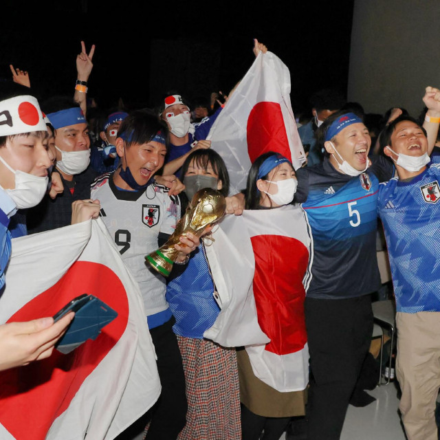 Slavlje japanskih navijača nakon pada Španjolske