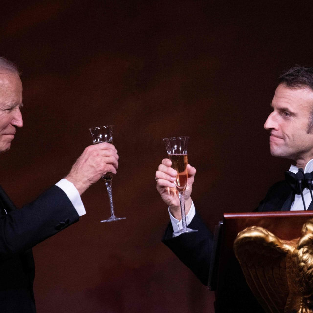 Joe Biden i Emmanuel Macron 