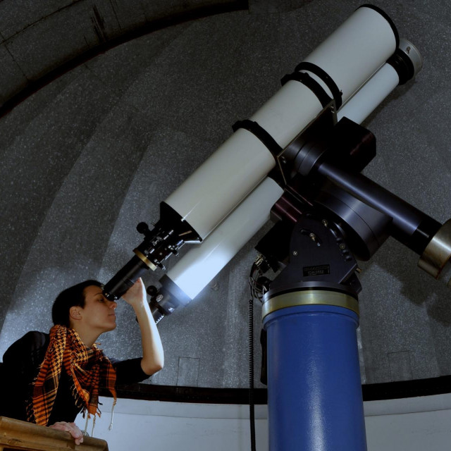 Zvjezdarnica, Gornji grad.
Novinarka Jutarnjeg lista Zrinka Korljan na tečaju astronomije

Ilustrativna fotografija