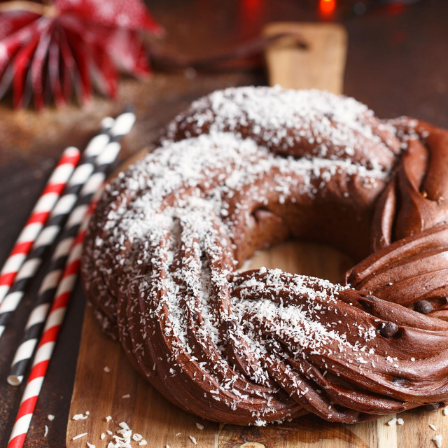 Sweet Bread Wreath. Chocolate brioche garland with coconut flakes. Holiday recipes. Braided Bread. Cinnamon Twist Bread Wreath. Christmas Wreath Bread. Babka wreath