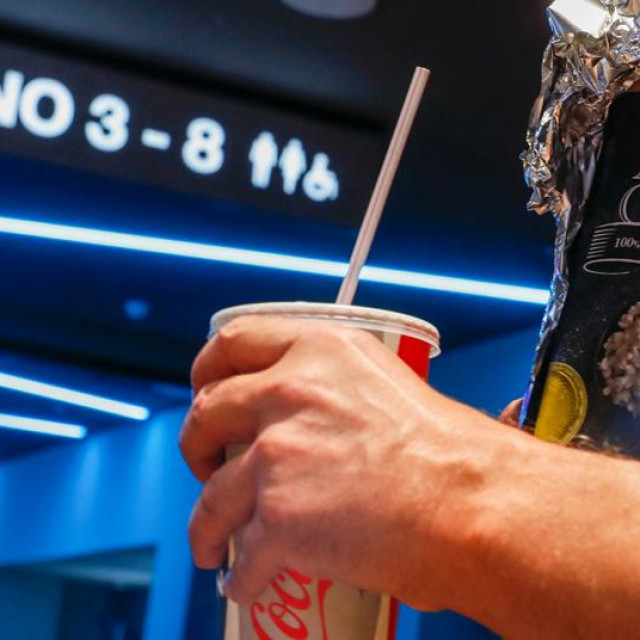 U Cinestaru su nažalost odbili odgovoriti na naša pitanja prebacivši dio na Coca-Colu, a oni kažu da posljednje dvije godine nisu zaprimili prigovore potrošača