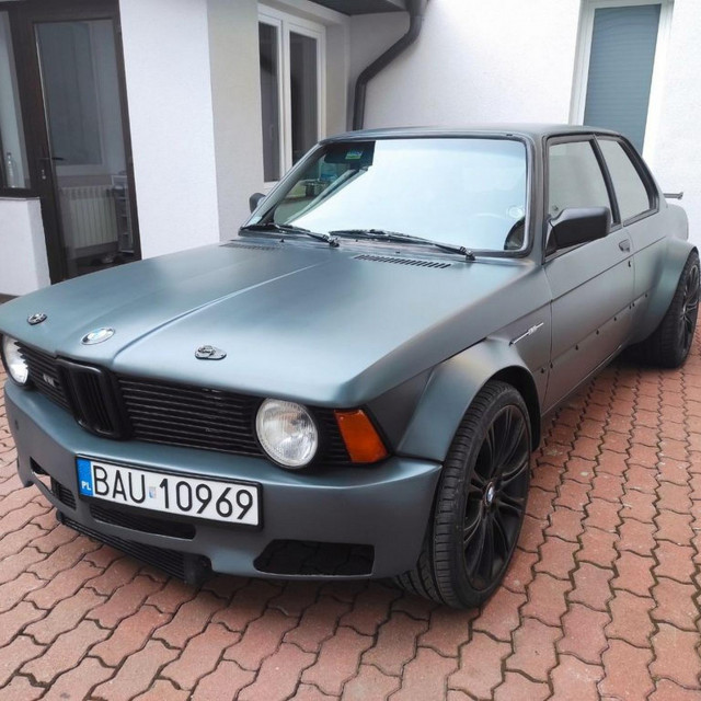 BMW Serija E23 V10
