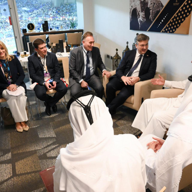 Članovi Vlade na utakmici Japan - Hrvatska