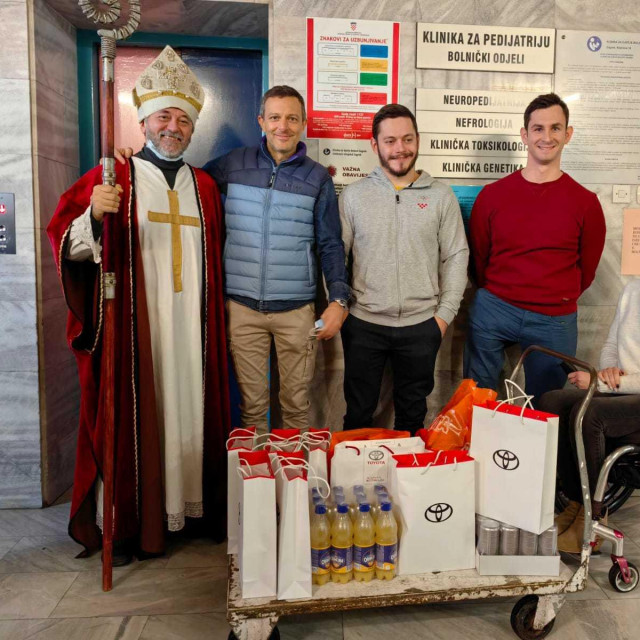 Sveti Nikola u društvu proslavljenih sportaša