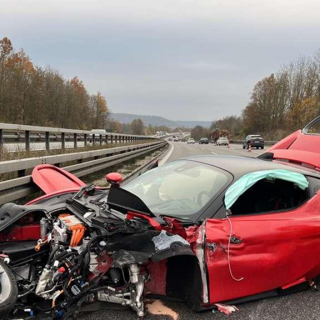 Razbijeni Ferrari na Autobahnu