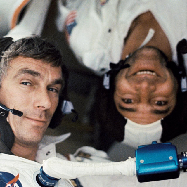 Eugene Cernan (L) i Ron Evans
