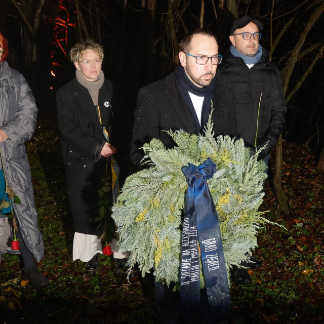 Tomislav TomaŠeviĆ polaŽe vijenac