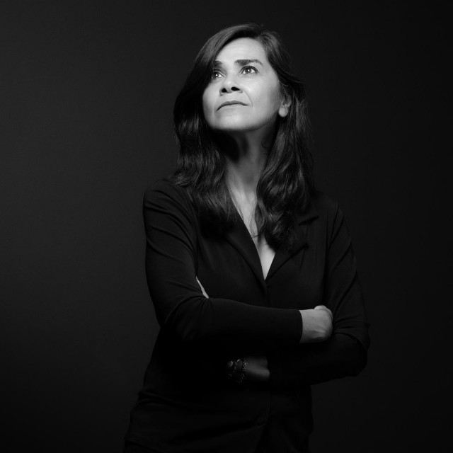 Romane francuske spisateljice, scenaristice i redateljice iranskog podrijetla ”Dezorijentalna” i ”Arena” na hrvatskom je izdala Meander Media.