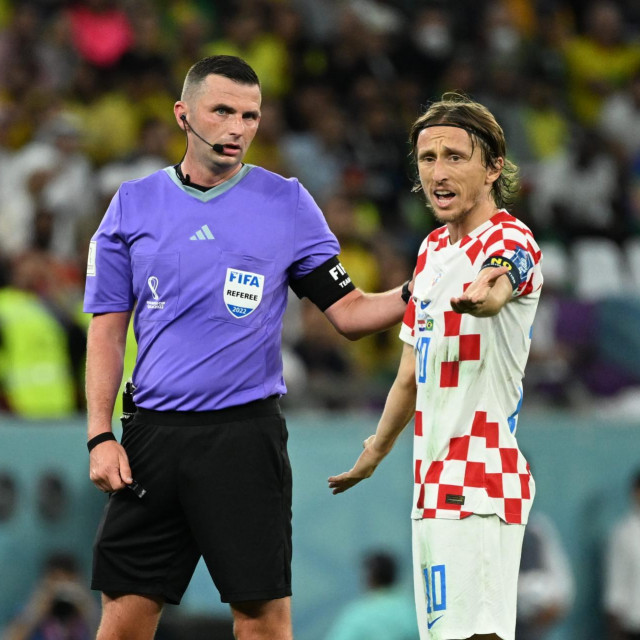 Michael Oliver i Luka Modrić