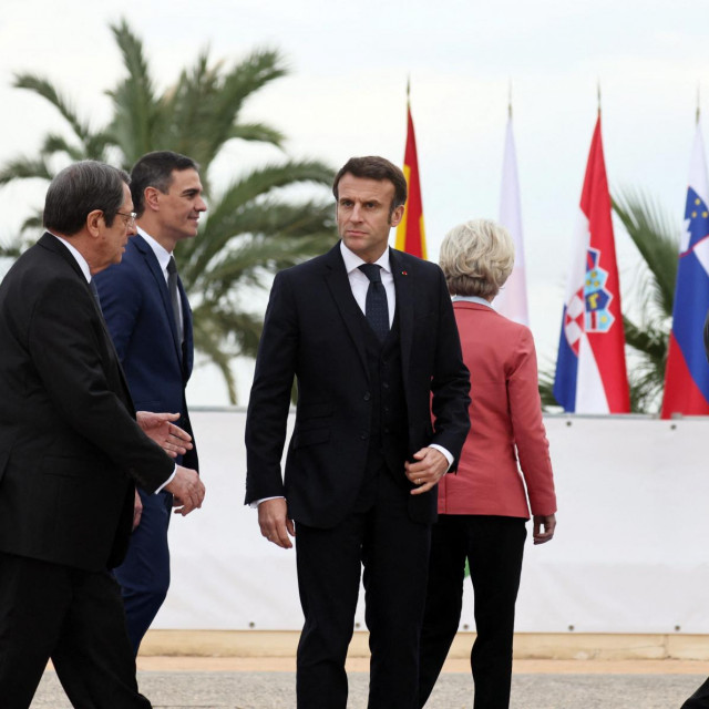 Charles Michel, Nikos Anastasiades, Pedro Sanchez, Emmanuel Macron, Ursula von der Leyen i Robert Golob