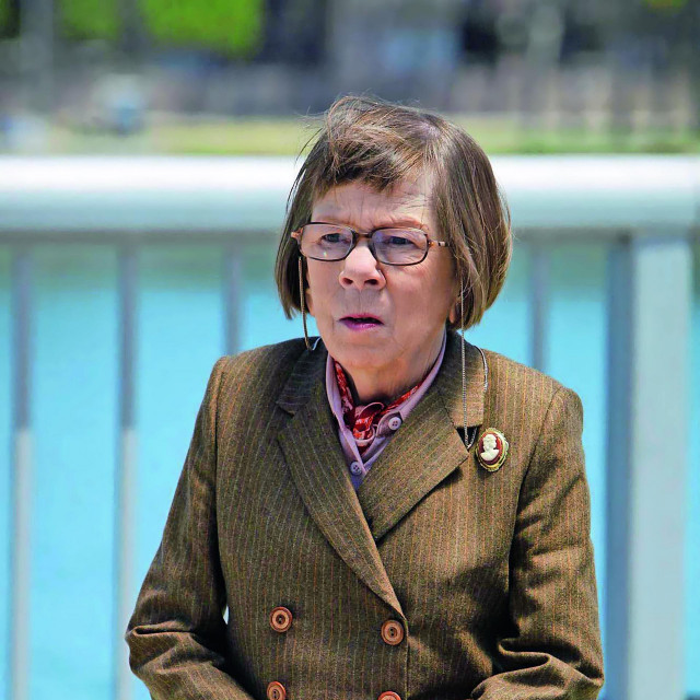 Linda Hunt
 