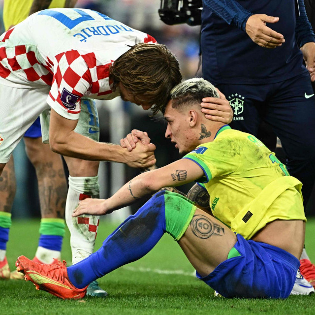 Luka Modrić tješi Antonyja