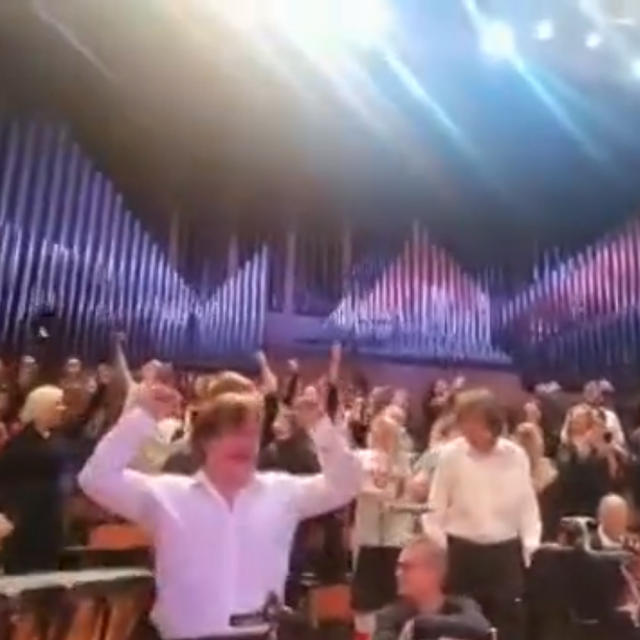 Zagrebačka filharmonija slavi pobjedu nogometne reprezentacije