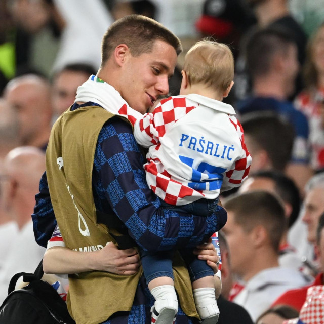 Mario Pašalić sa sinom