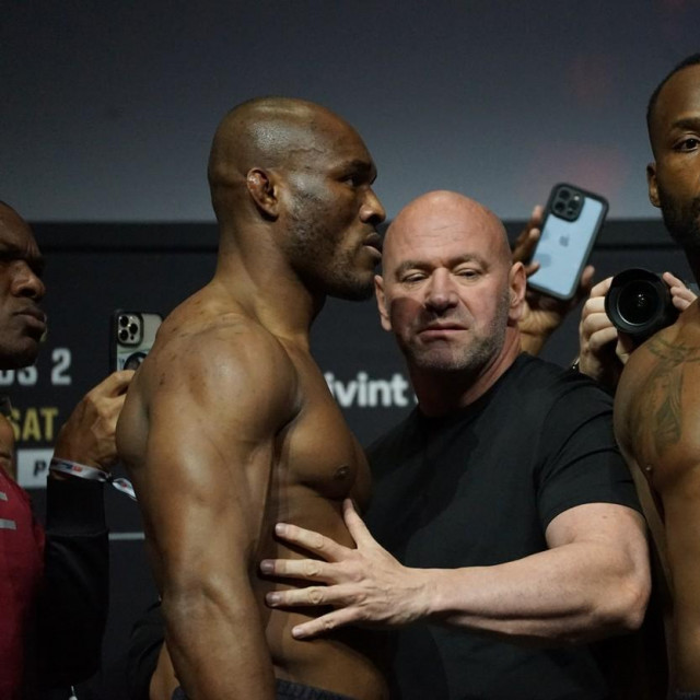 Kamaru Usman (lijevo), Dana White (sredina) i Leon Edwards