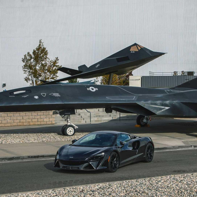 McLaren Artura i Lockheed Darkstar
