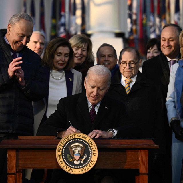 Joe Biden potpisuje zakon o zaštiti istospolnog braka