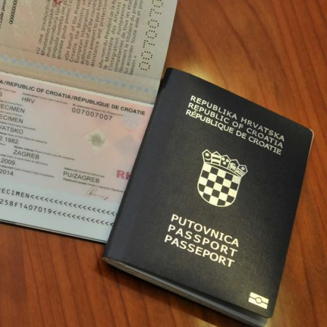 Kapetan Dragan, putovnica