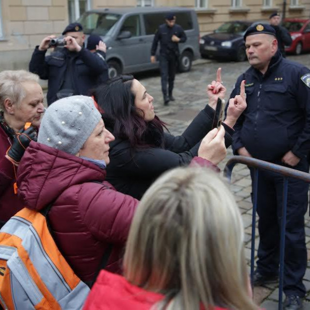 Prosvjed Udruge obitelji djece s teškoćama u razvoju i osoba s invaliditetom Sjena