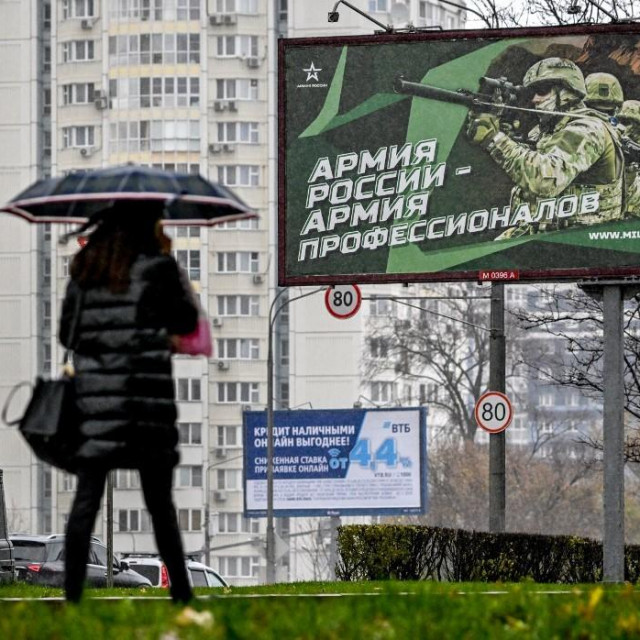 Ratni plakat na ulicama Moskve