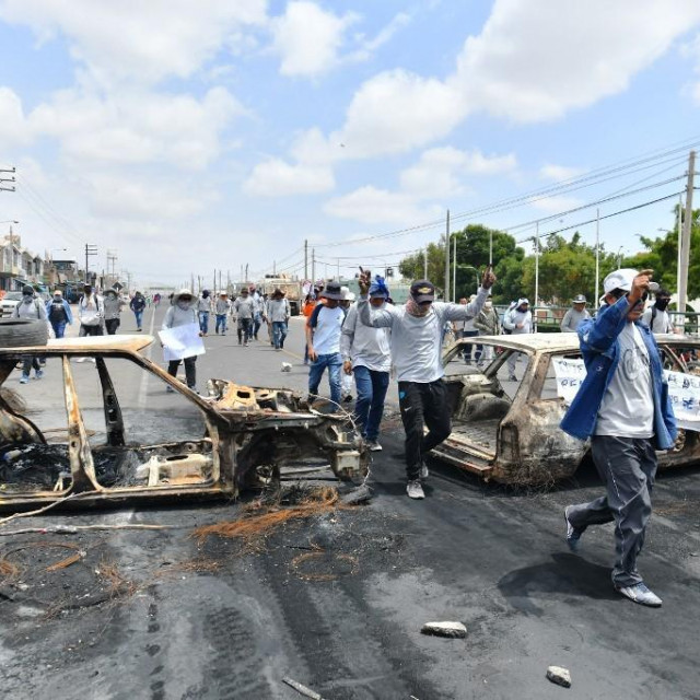 Pristaše opozvanog predsjednika Pedra Castilla blokiraju glavne ceste diljem Perua