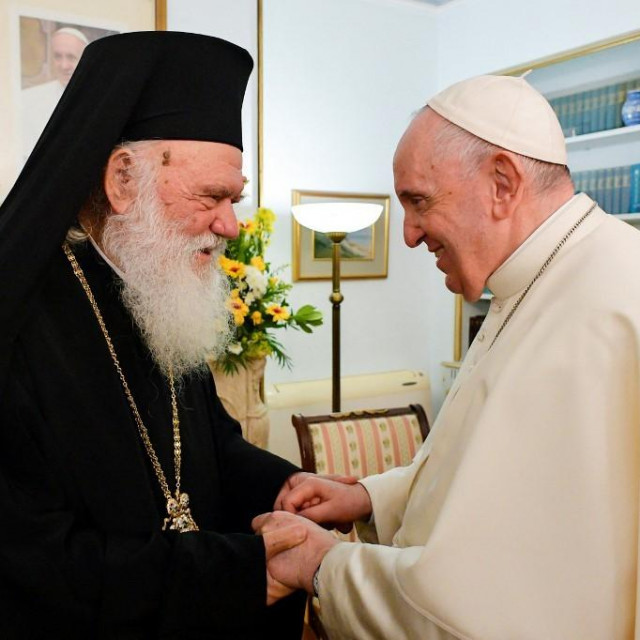 Pravoslavni arhiepiskop Ierónymos II. i papa Franjo