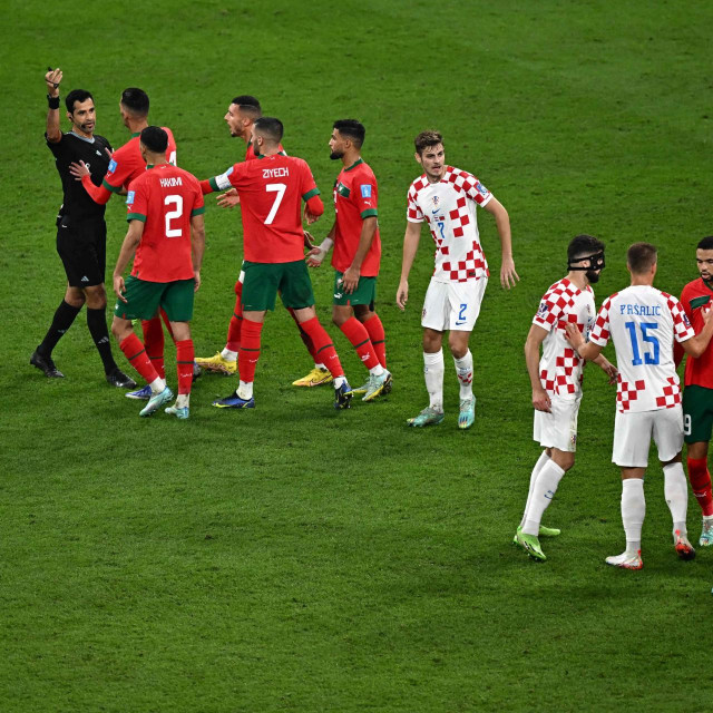 Sudac Al Jassim i igrači Maroka