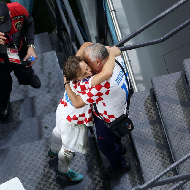 Croatia‘s midfielder #10 Luka Modric celebrates with his father Stipe Modric after winning the Qatar 2022 World Cup football third place play-off match between Croatia and Morocco at Khalifa International Stadium in Doha on December 17, 2022. (Photo by Giuseppe CACACE/AFP)
